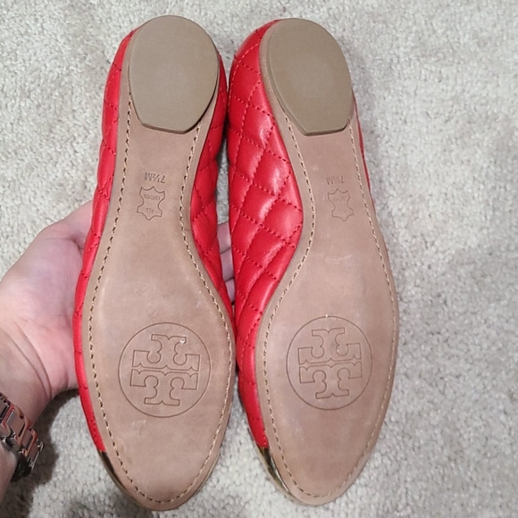 NEW: Tory Burch quilted leather Gold cap flats - Picture 4 of 4